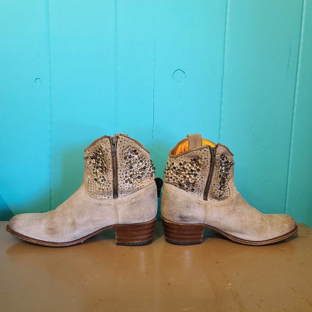 Frye Deborah Cut Stud Boot - Size 9 - Picture 2 of 6